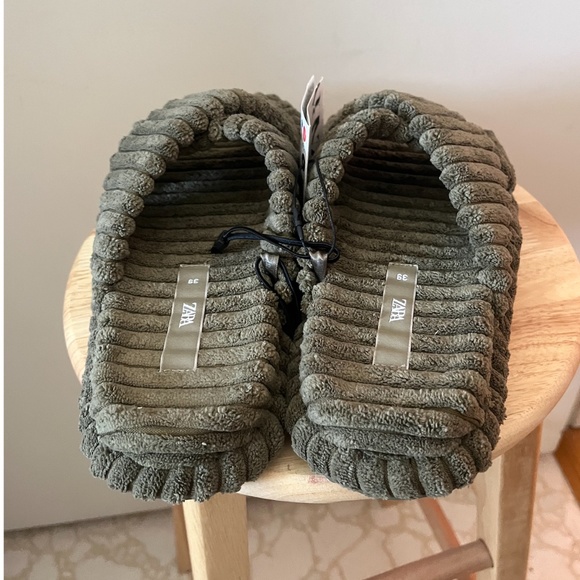Zara khaki green terrycloth flat sandals NWT - Picture 5 of 7